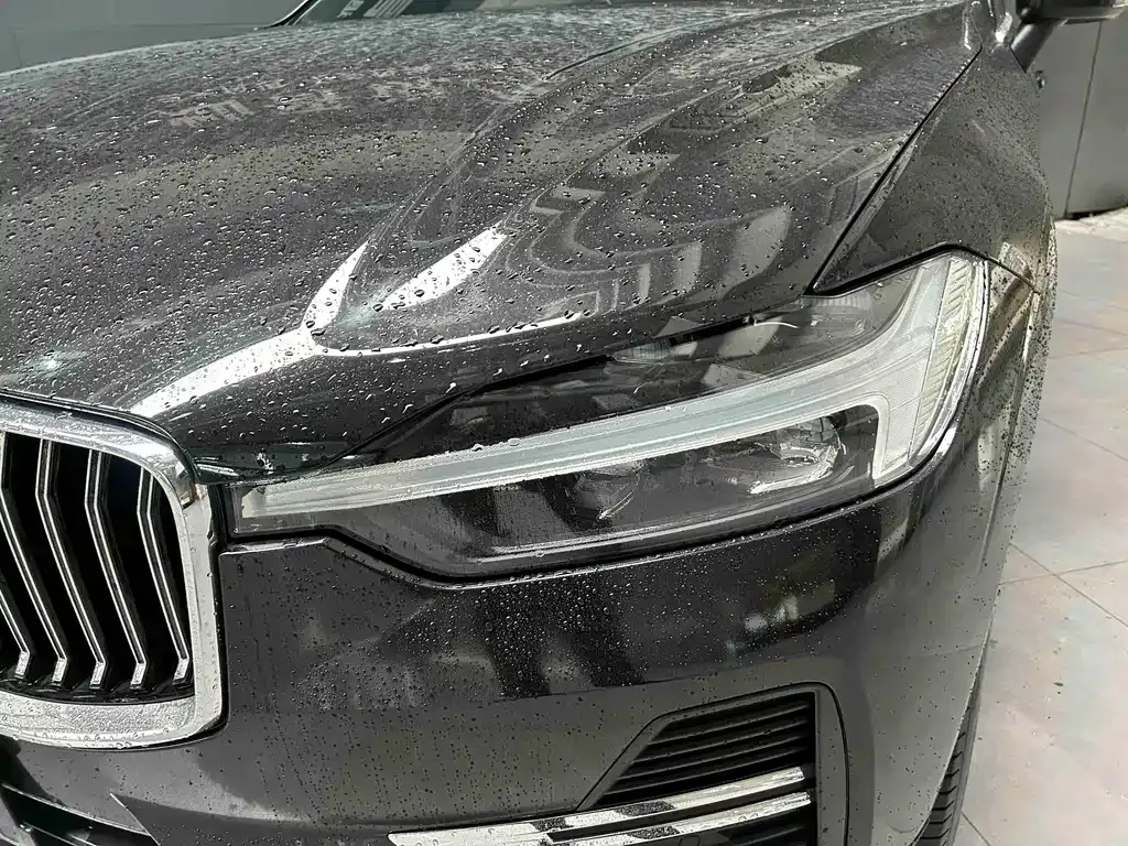 Volvo XC60 — фото 10