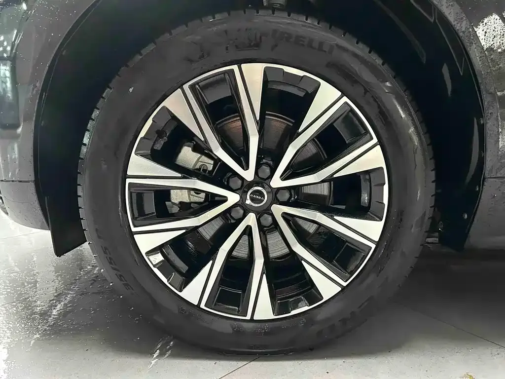 Volvo XC60 — фото 4