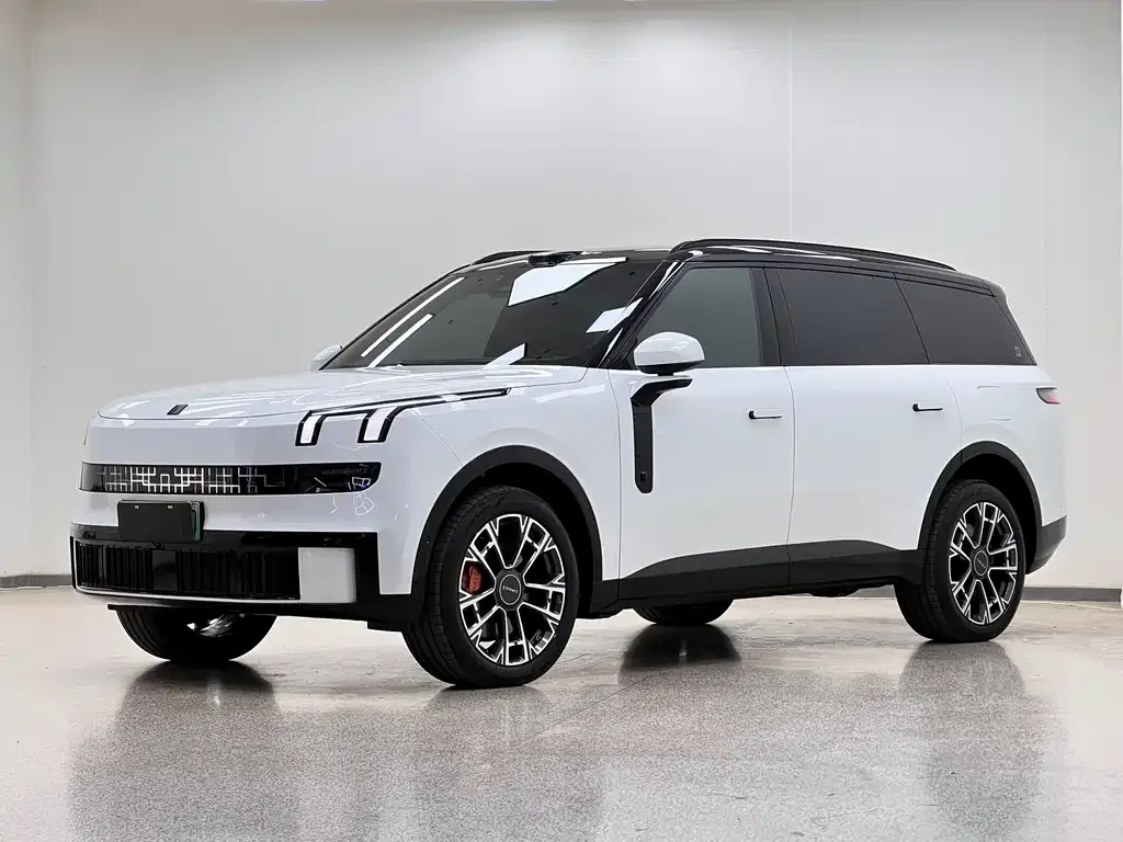 Lynk & Co 900