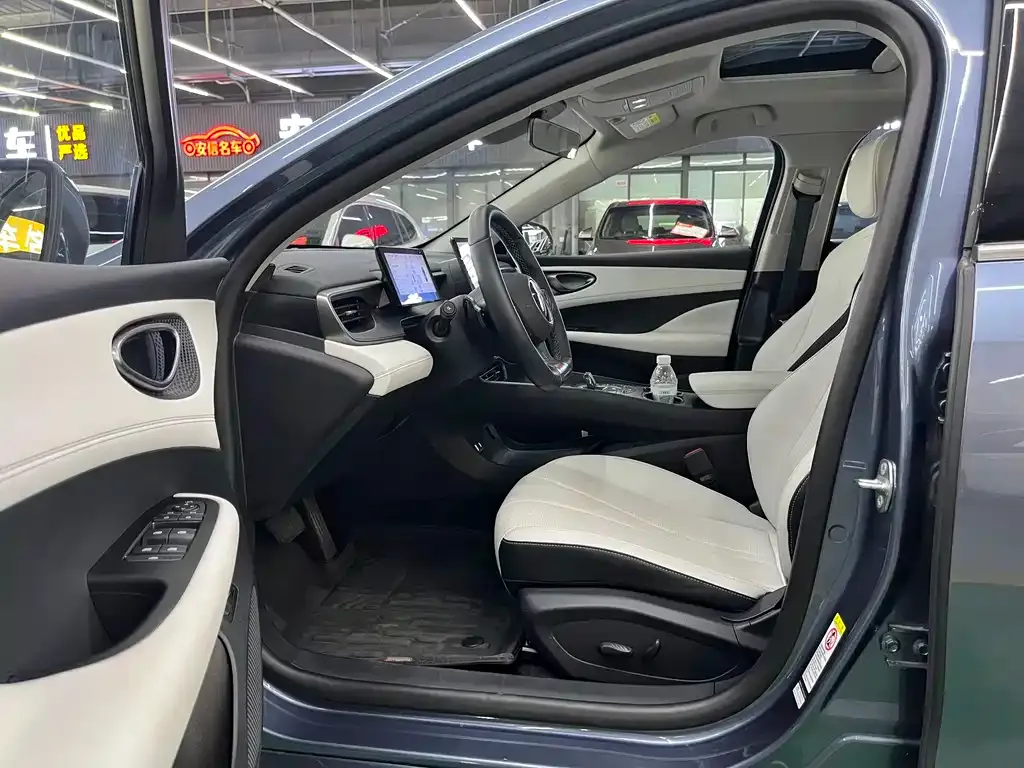 BYD Seal 05 DM-i — фото 6