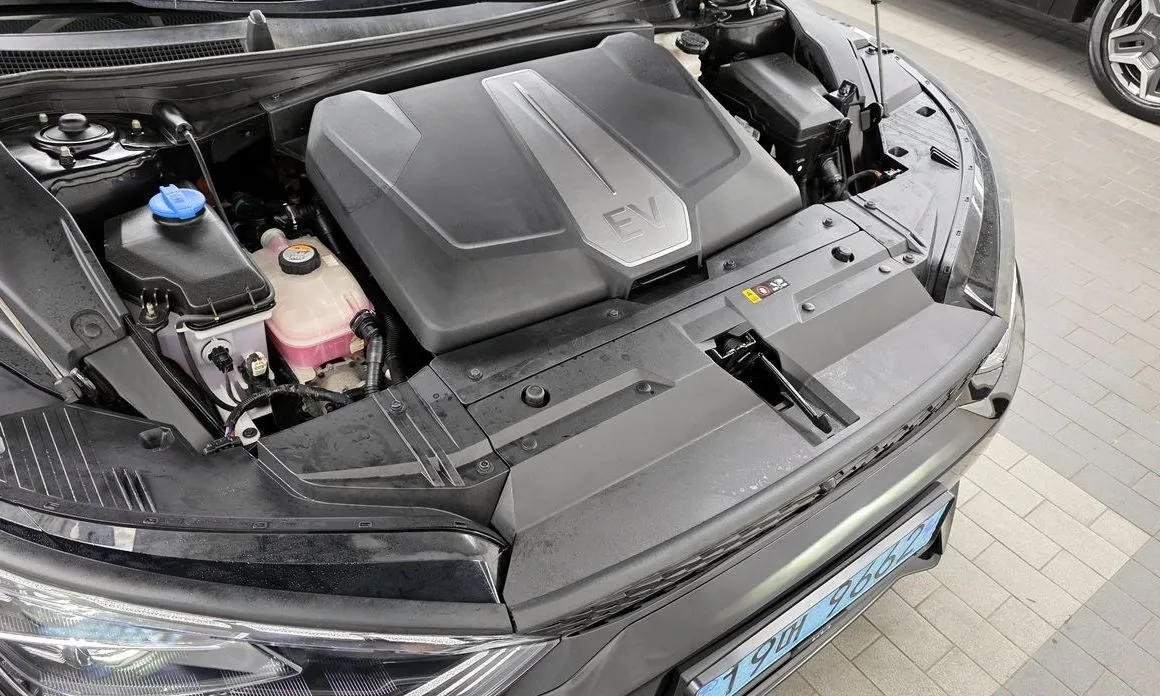 Kia EV6 2023 из KR, фото 2