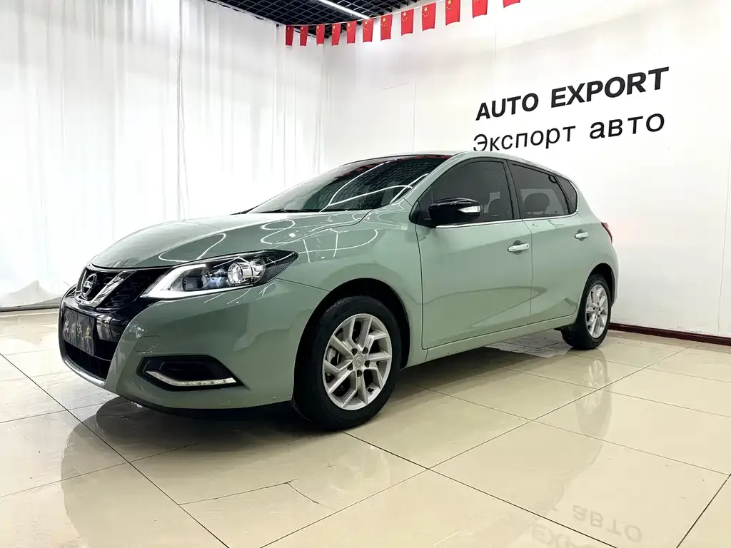 Nissan Tiida — фото 1