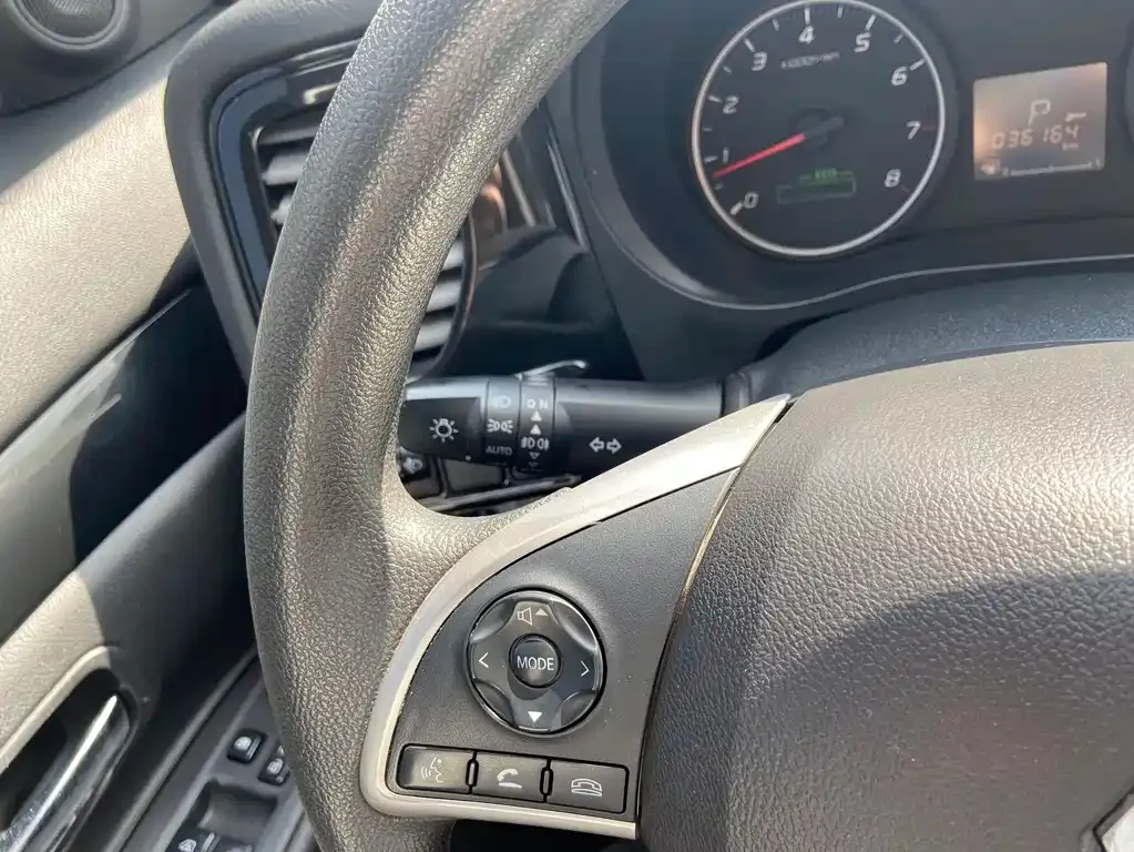 Mitsubishi Outlander — фото 2