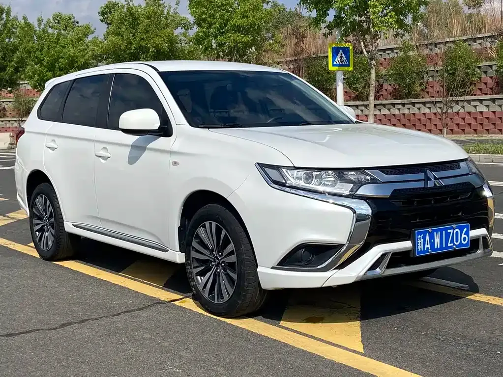 Mitsubishi Outlander — фото 10