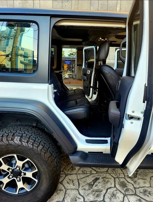 Jeep Wrangler — фото 7