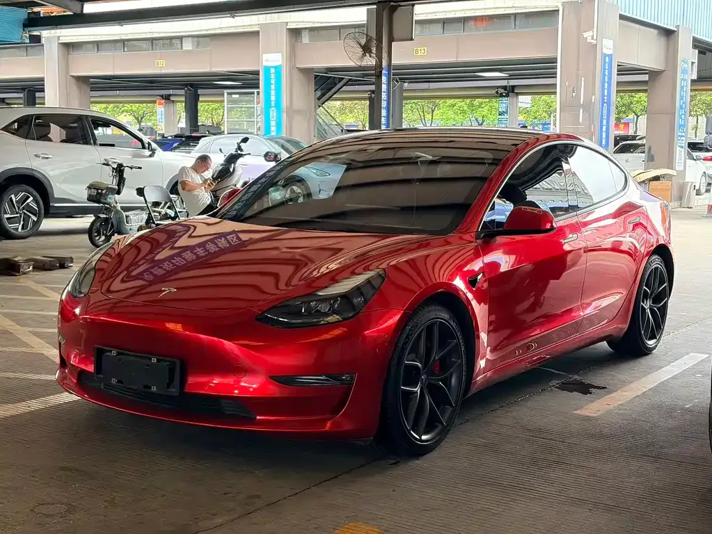 Tesla Model 3 — фото 1