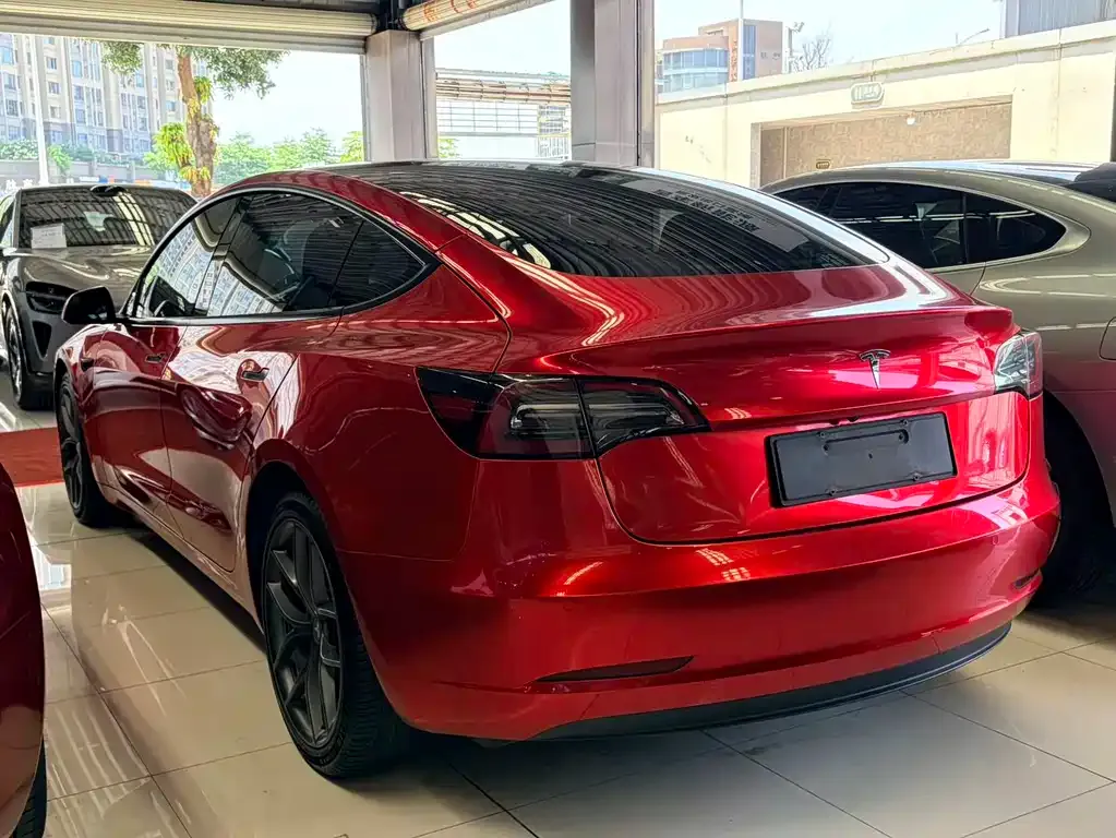 Tesla Model 3 — фото 8