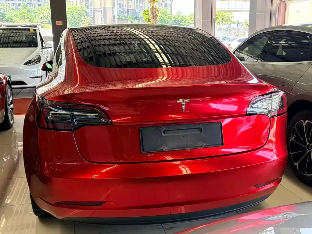 Tesla Model 3 — фото 9