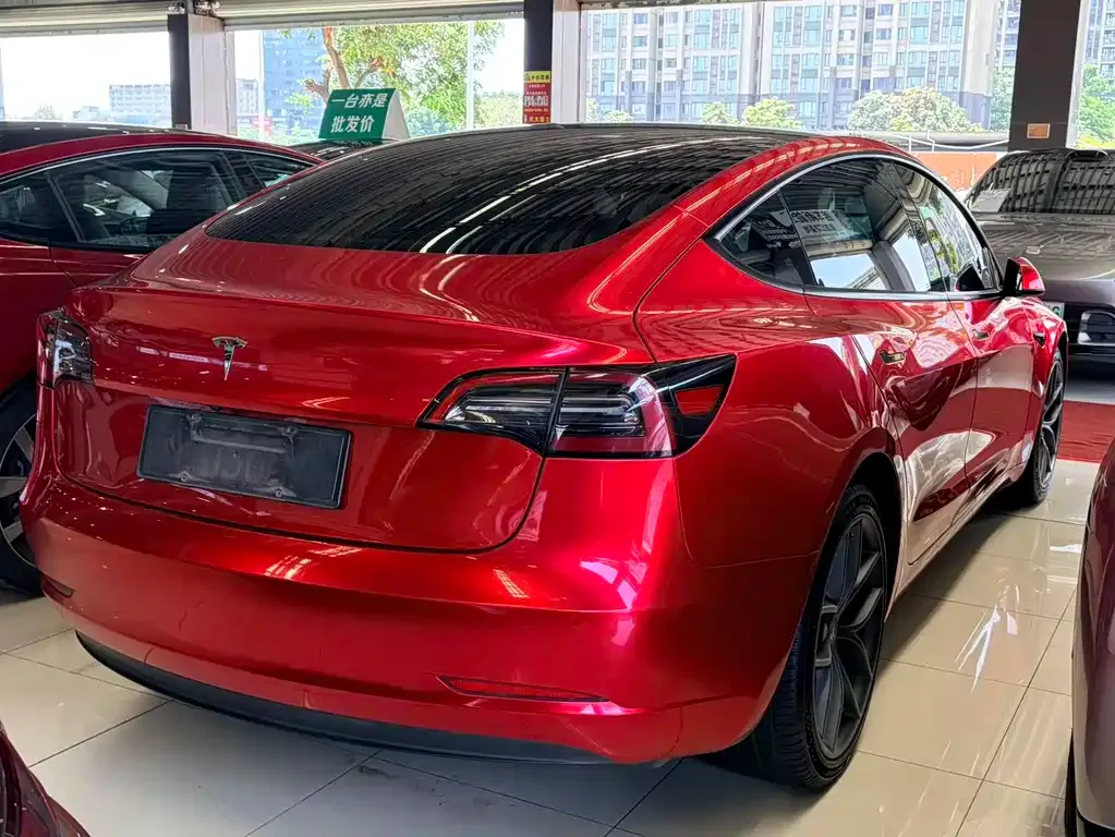 Tesla Model 3 — фото 10