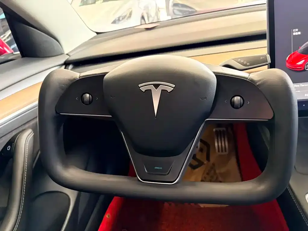 Tesla Model 3 — фото 2