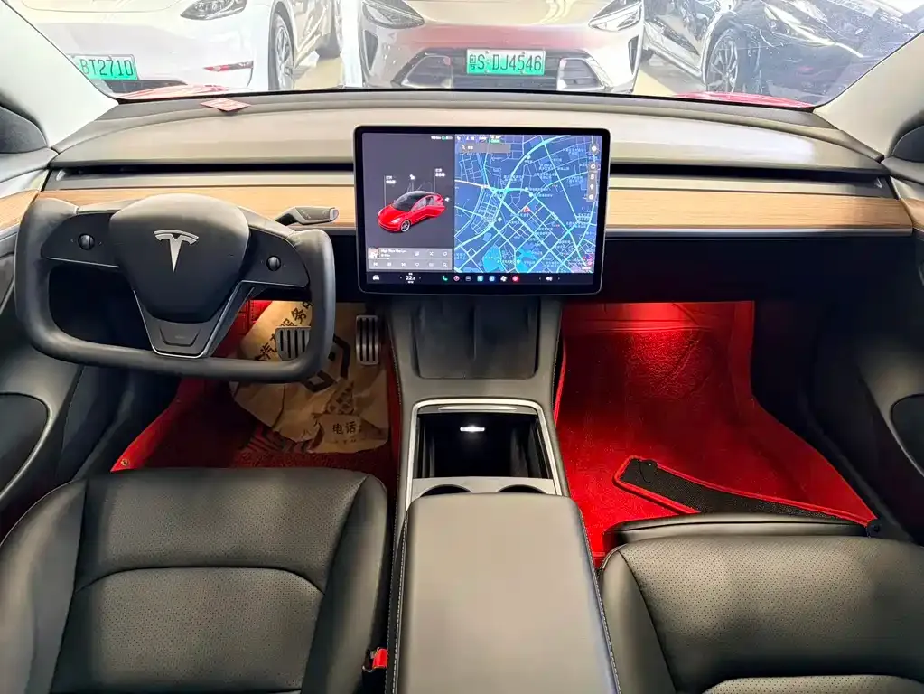 Tesla Model 3 — фото 4