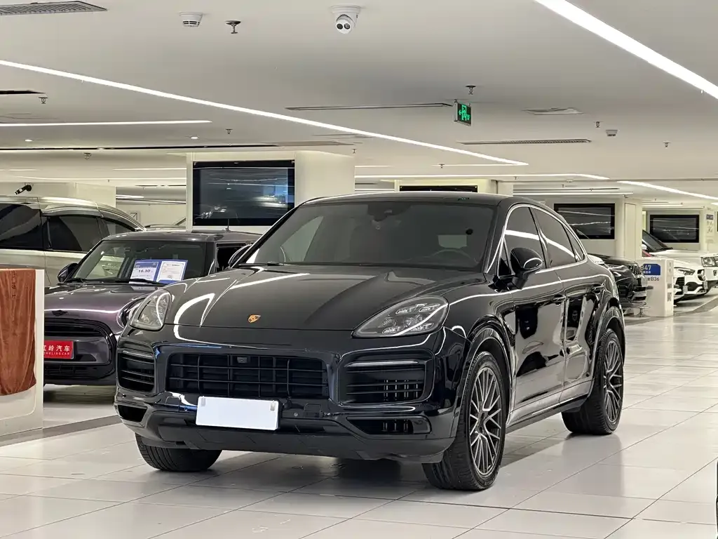 Porsche Cayenne — фото 1