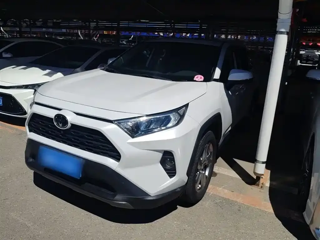 Toyota RAV4 — фото 1