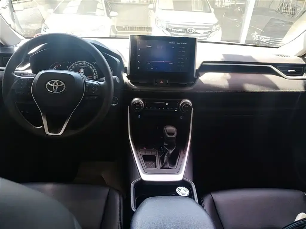 Toyota RAV4 — фото 2
