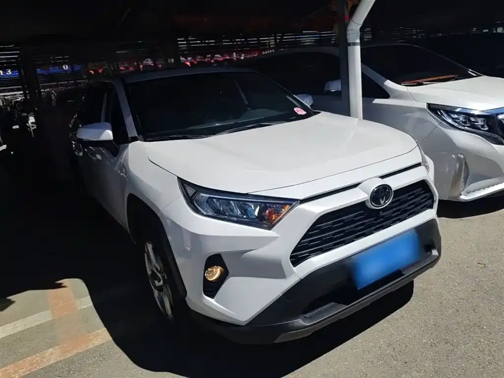Toyota RAV4 — фото 6
