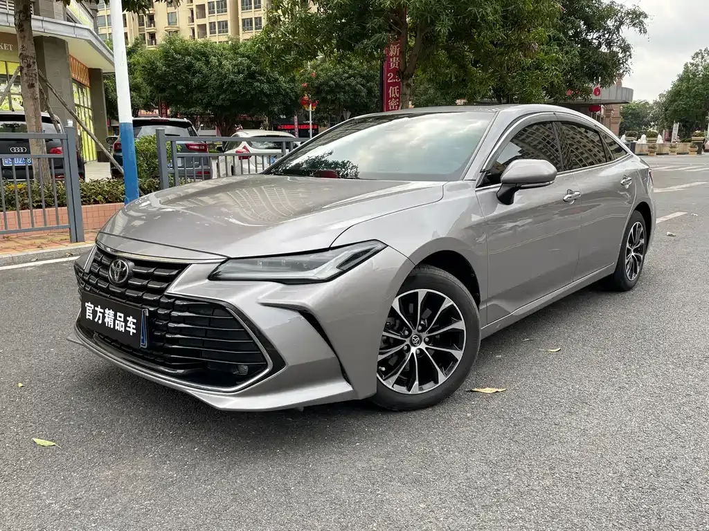 Toyota Avalon — фото 1