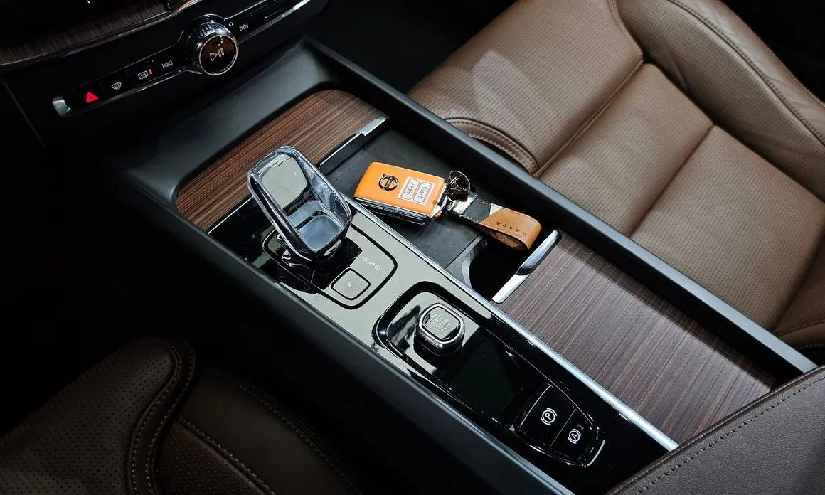 Volvo XC60 — фото 10