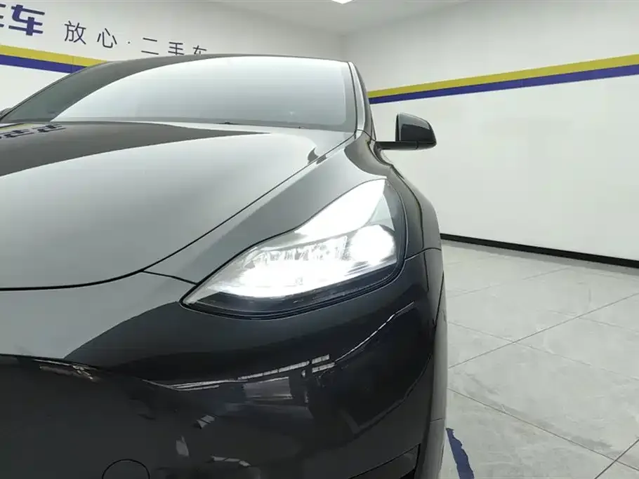 Tesla Model Y — фото 8