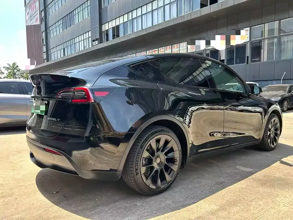 Tesla Model Y — фото 6