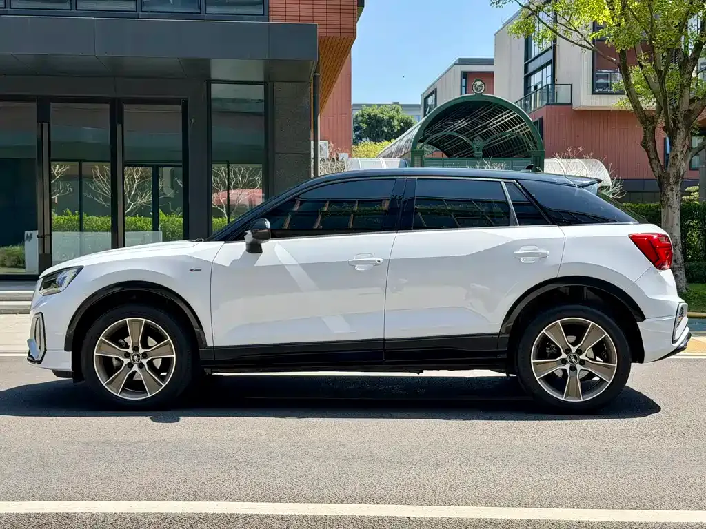 Audi Q2L 2022 из CN, фото 3