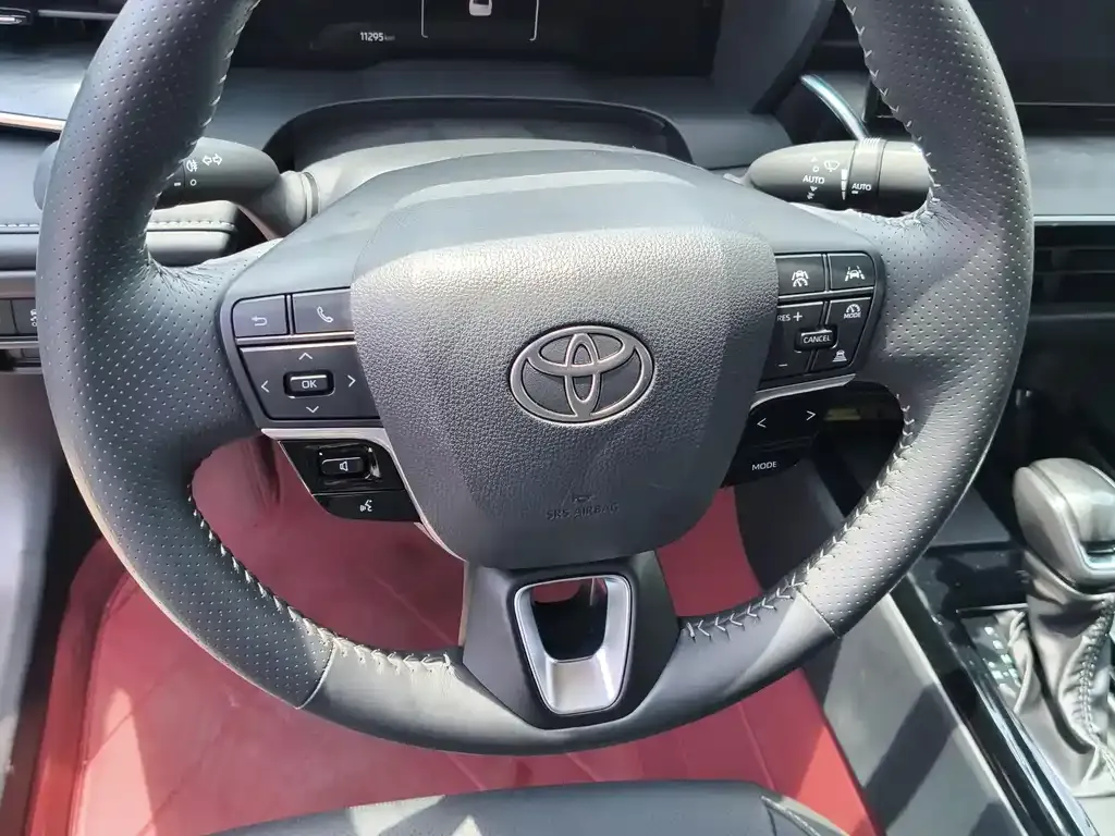 Toyota Camry — фото 4