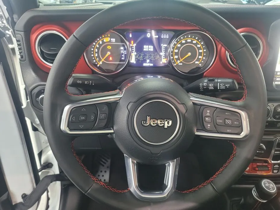Jeep Wrangler — фото 10