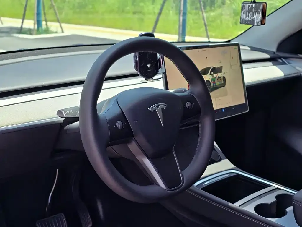 Tesla Model Y — фото 4