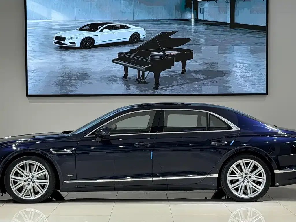 Bentley Flying Spur — фото 3