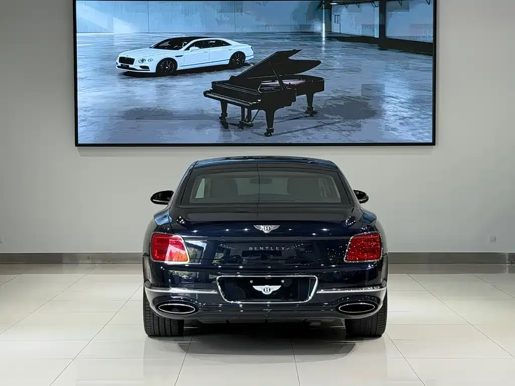 Bentley Flying Spur — фото 9