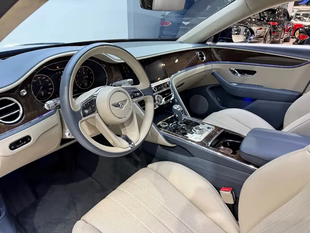 Bentley Flying Spur — фото 6