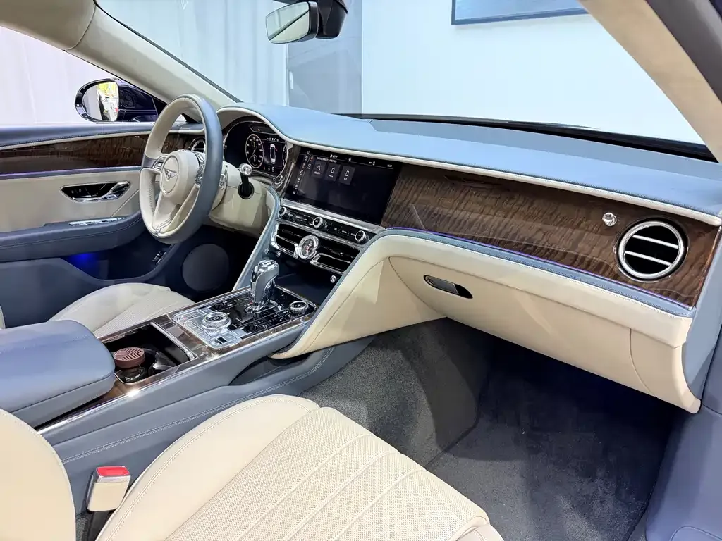 Bentley Flying Spur — фото 10