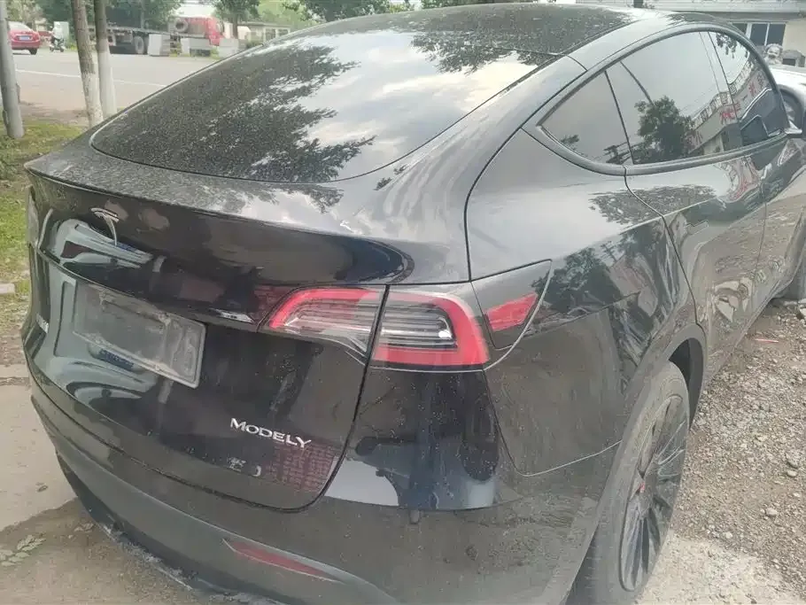 Tesla Model Y — фото 9
