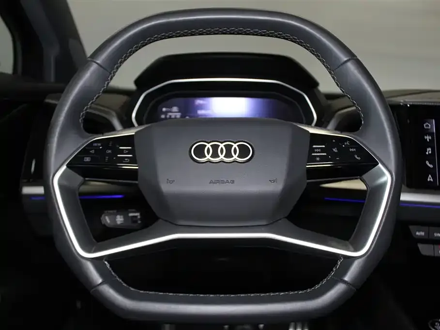 Audi Q4 e-tron — фото 9