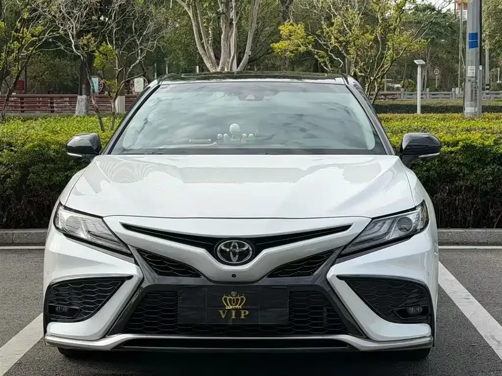 Toyota Camry — фото 7
