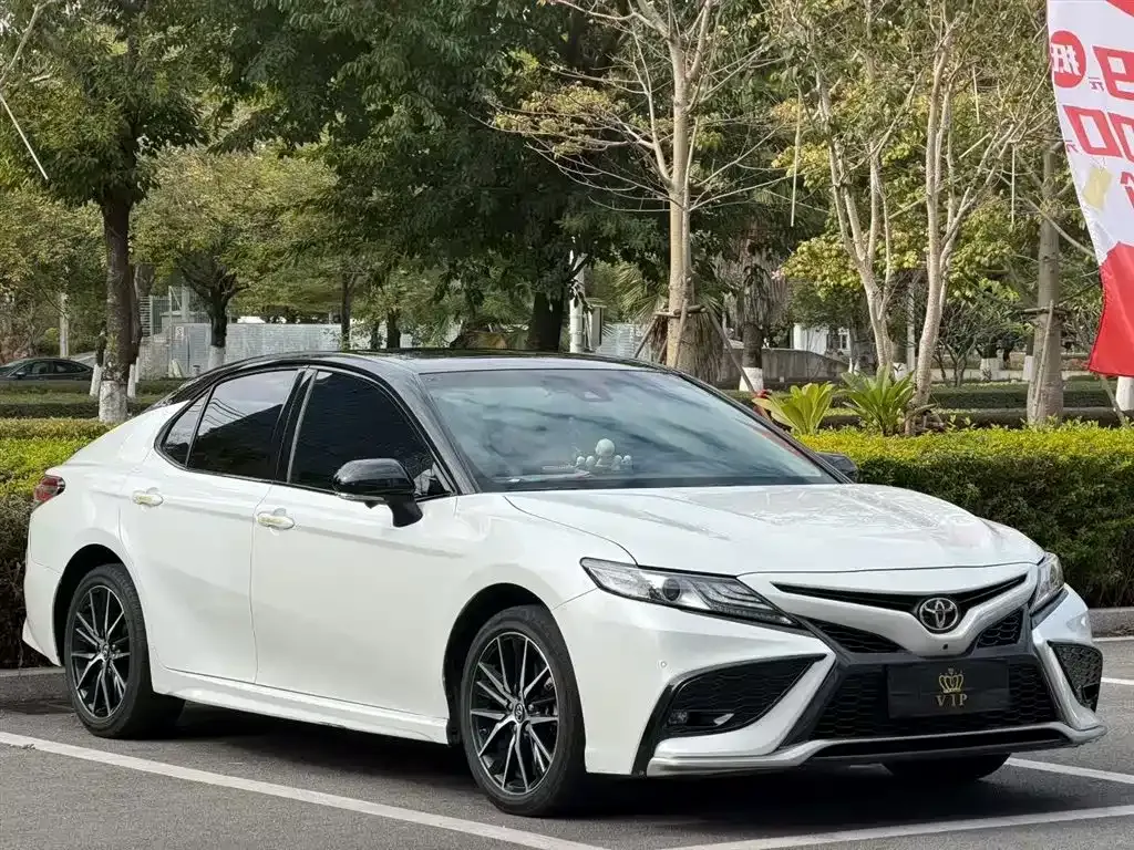 Toyota Camry — фото 9