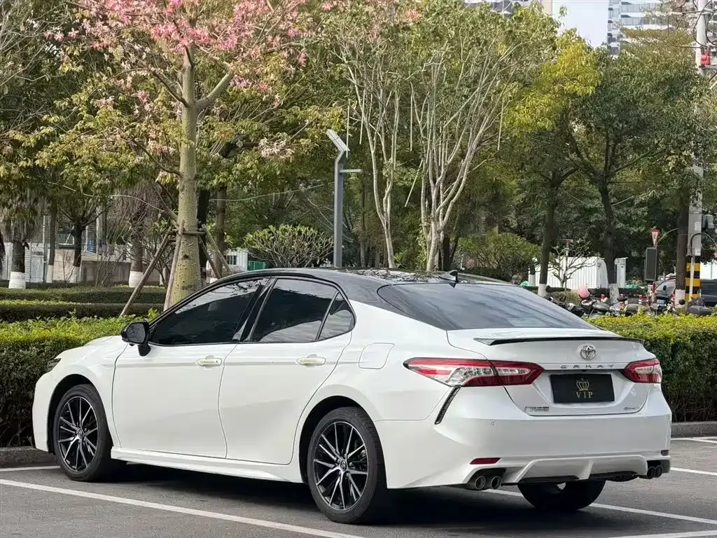 Toyota Camry — фото 6