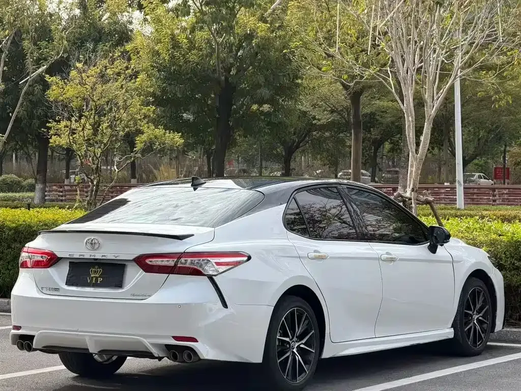 Toyota Camry — фото 8