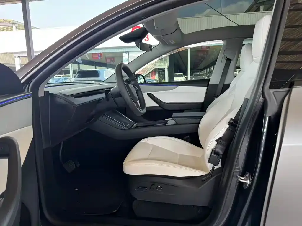 Tesla Model Y — фото 5