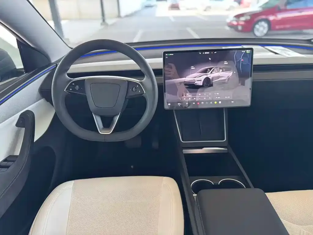 Tesla Model Y — фото 10