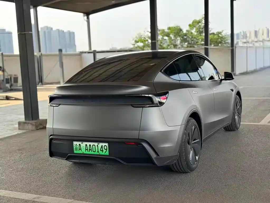 Tesla Model Y — фото 8