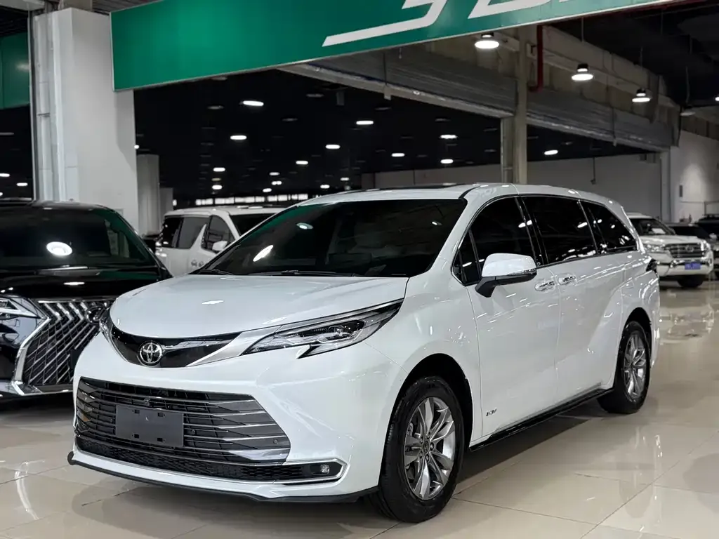 Toyota Sienna — фото 1