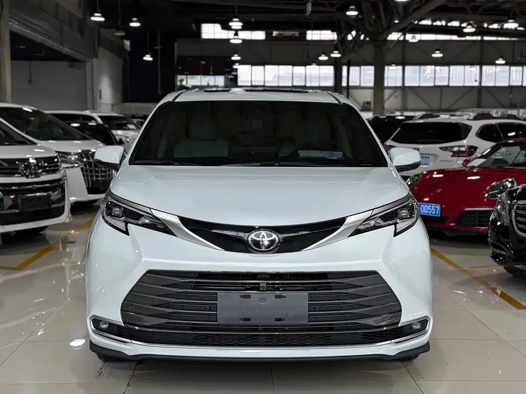 Toyota Sienna — фото 3