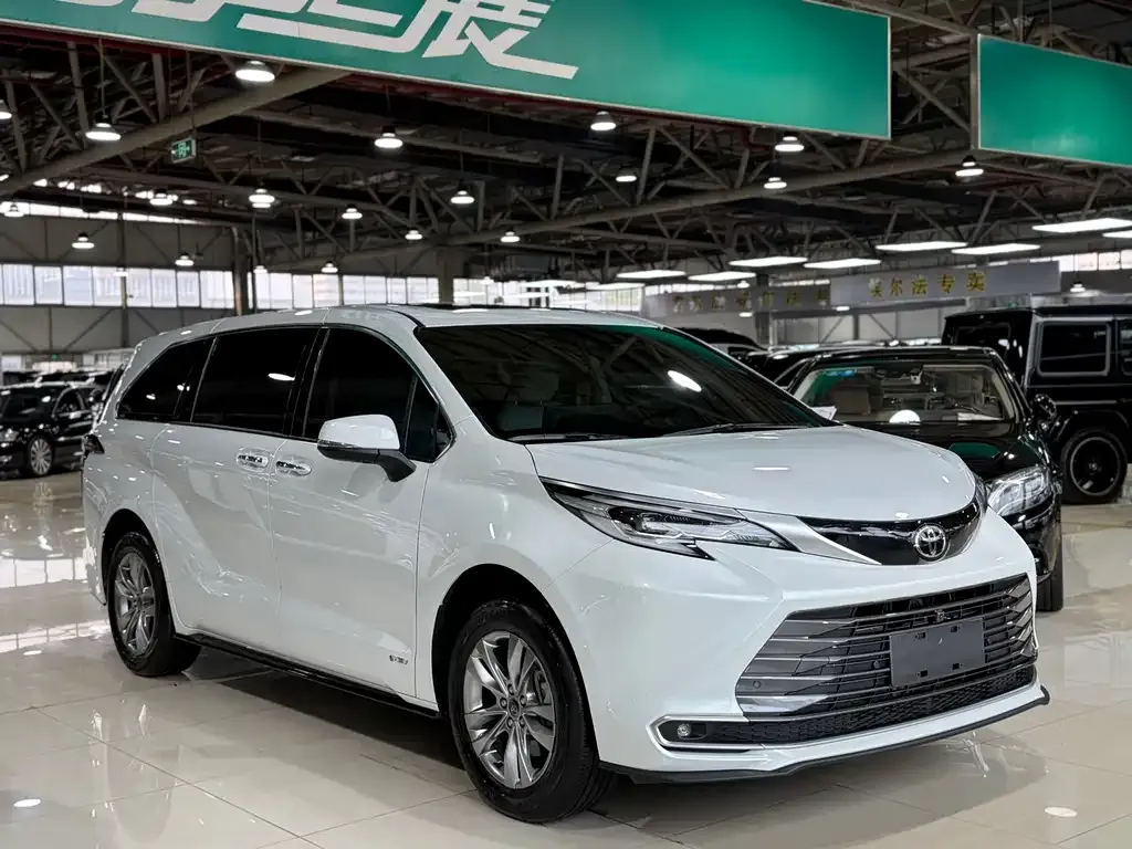 Toyota Sienna — фото 10