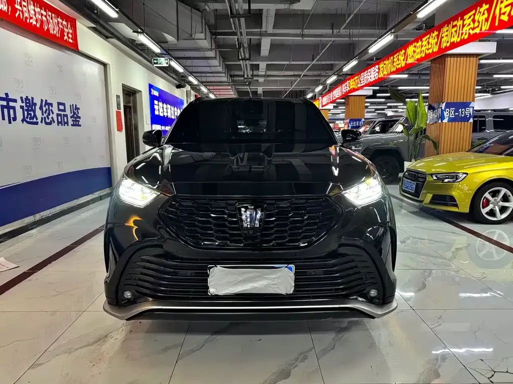 Toyota Crown Kluger 2023 из CN, фото 3