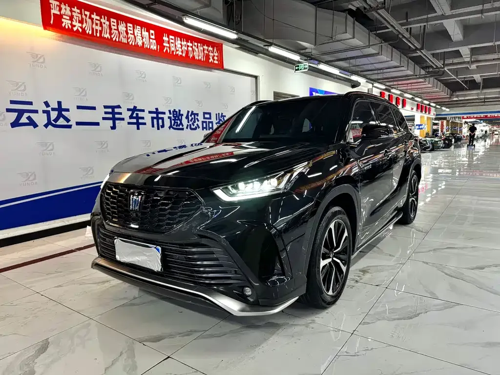 Toyota Crown Kluger 2023 из CN, фото 7