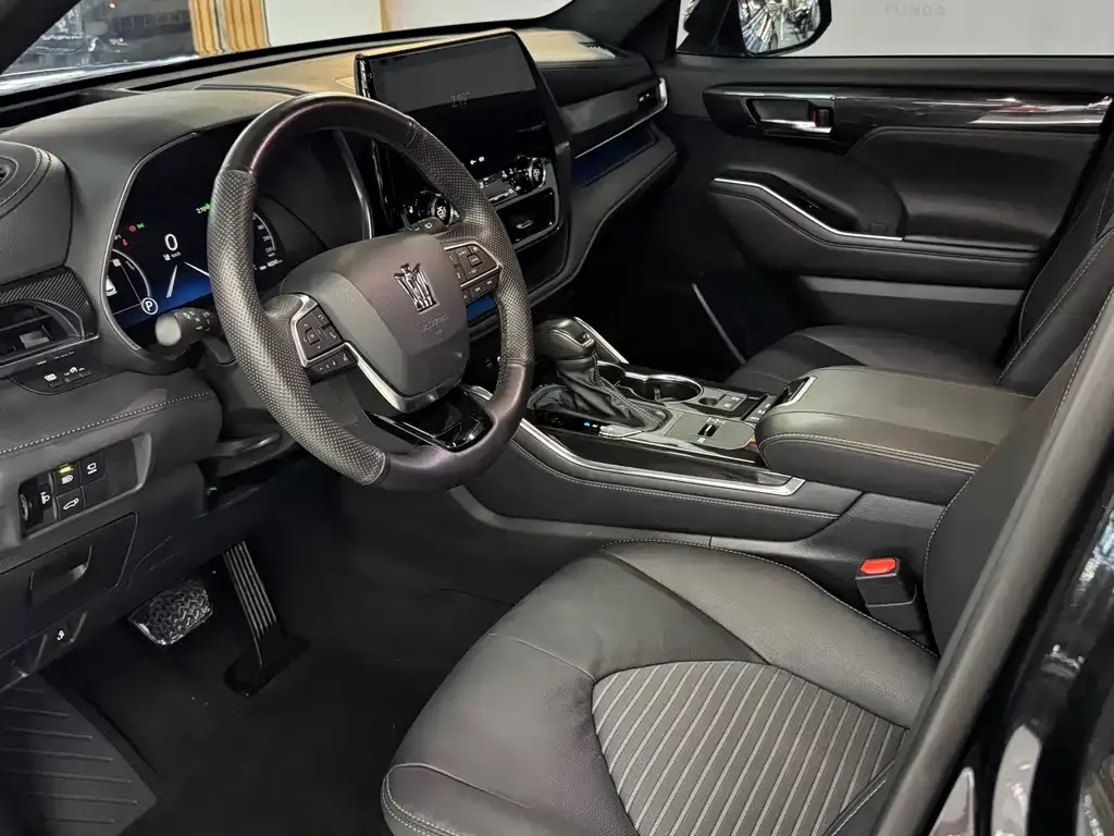 Toyota Crown Kluger 2023 из CN, фото 4
