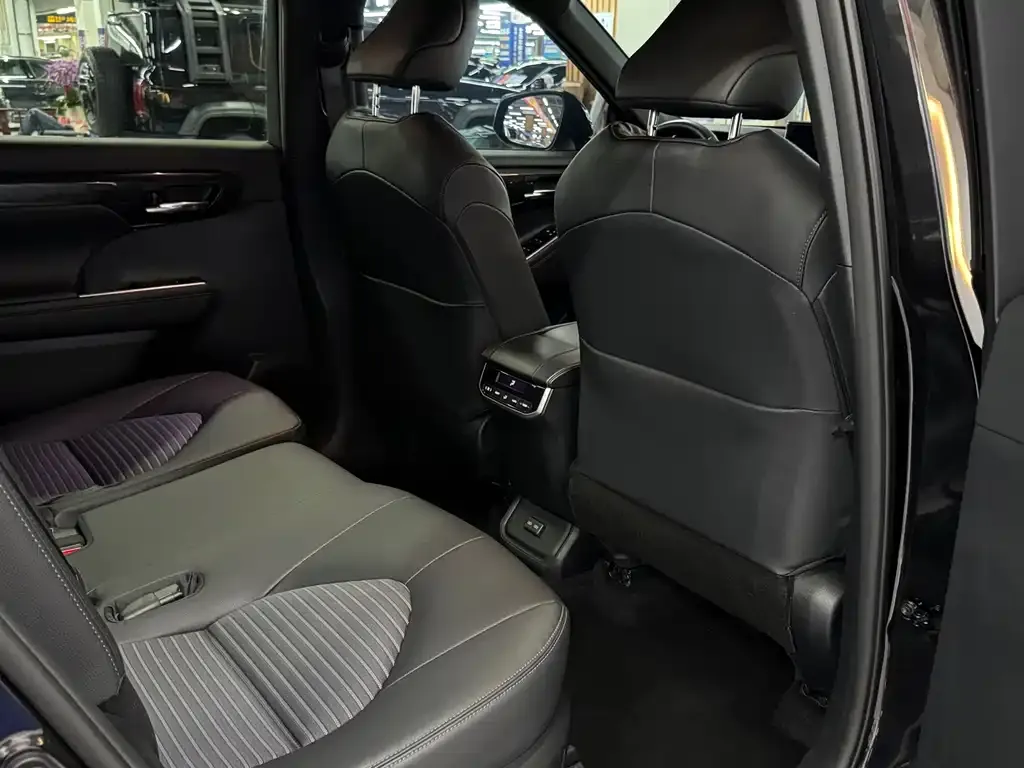 Toyota Crown Kluger 2023 из CN, фото 5