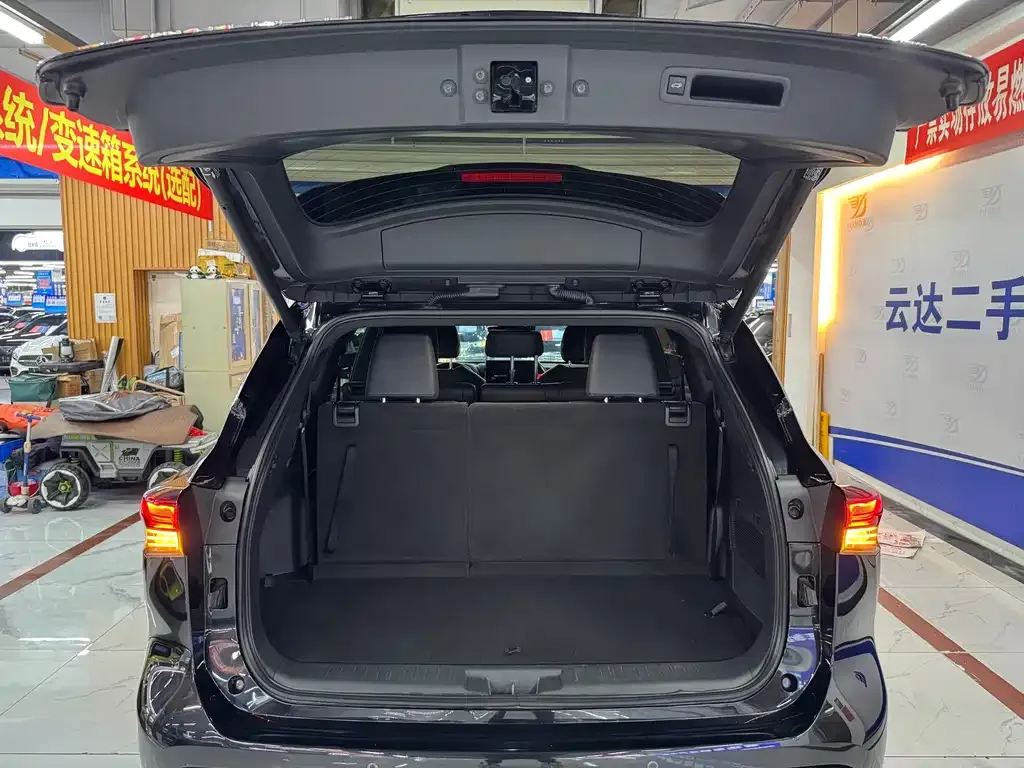 Toyota Crown Kluger 2023 из CN, фото 2