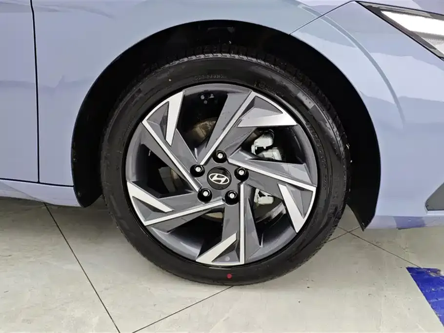 Hyundai Elantra — фото 10