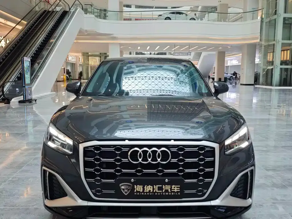Audi Q2L — фото 8